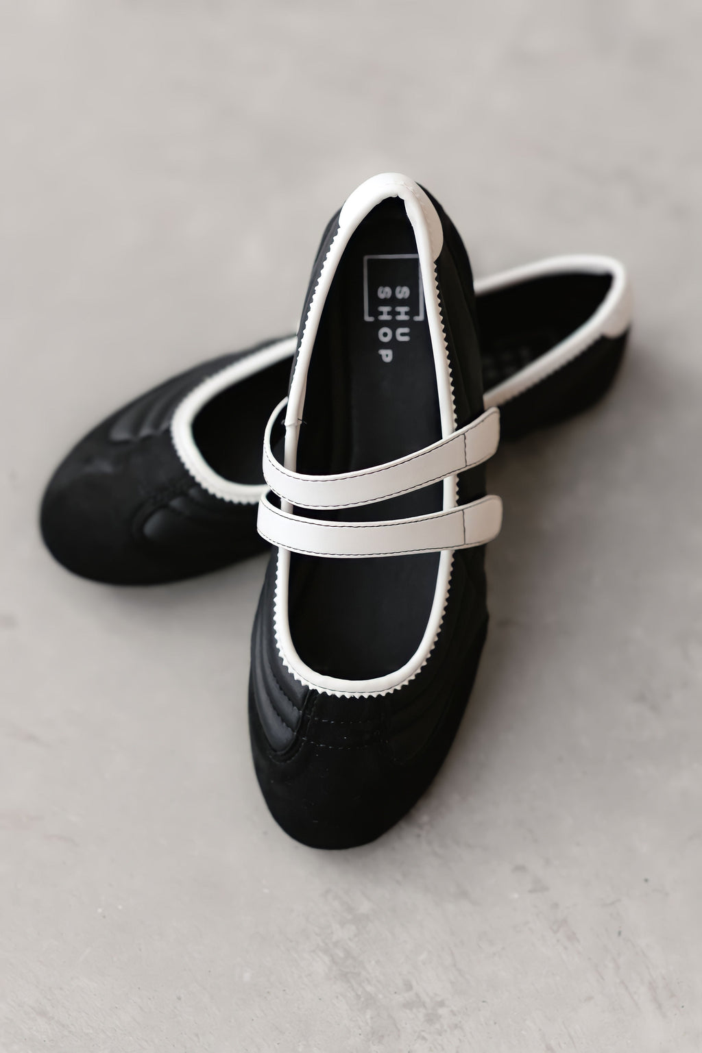 ShuShop: Salome Flat - Black