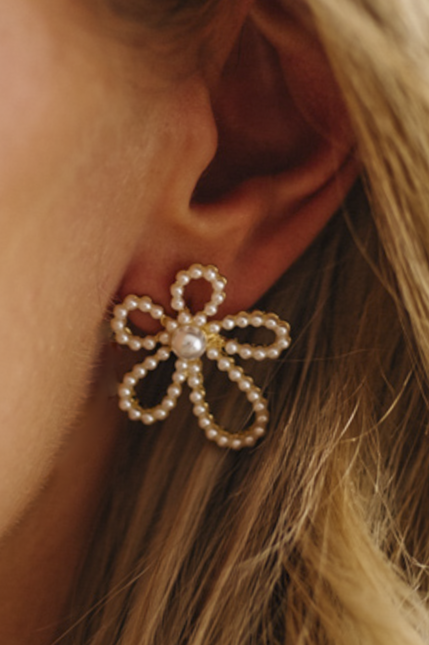 Pearl Daisy Stud Earrings